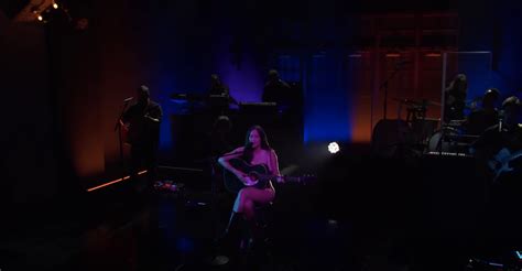 Watch Kacey Musgraves Go Naked for Her SNL Performance